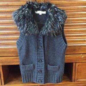 Cute Loft faux fur collar vest